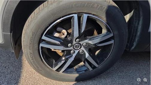 2024 Volvo XC40 B5 Core