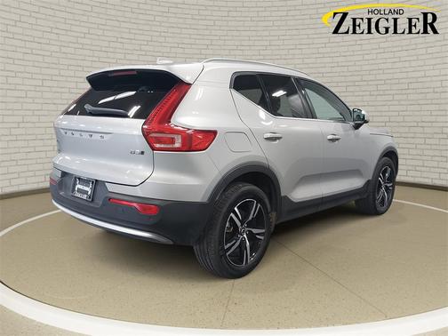 2024 Volvo XC40 B5 Core