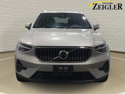 2024 Volvo XC40 B5 Core