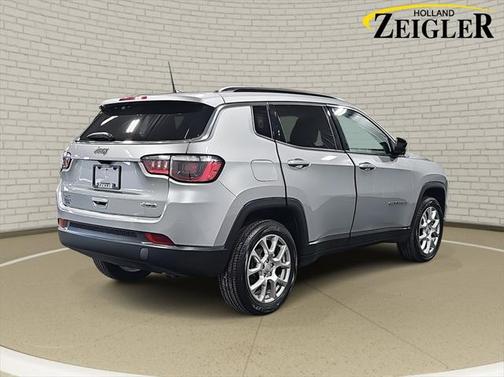 2022 Jeep Compass Latitude Lux