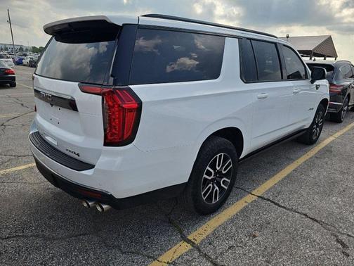 2023 GMC Yukon XL 4WD AT4