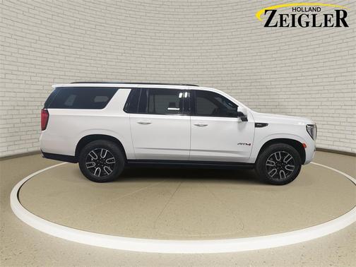 2023 GMC Yukon XL 4WD AT4