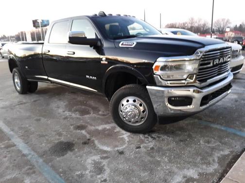 2019 RAM 3500 Laramie Crew Cab 4x4 8' Box