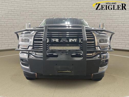 2019 RAM 3500 Laramie Crew Cab 4x4 8' Box