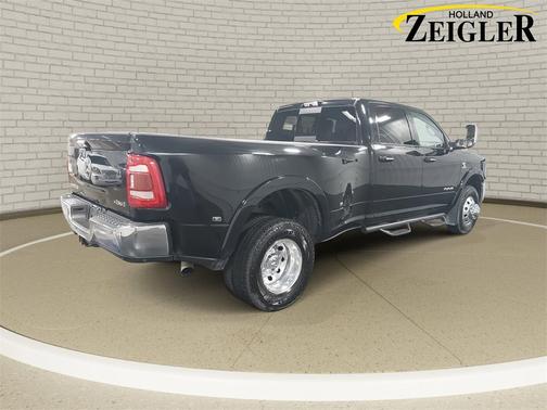 2019 RAM 3500 Laramie Crew Cab 4x4 8' Box