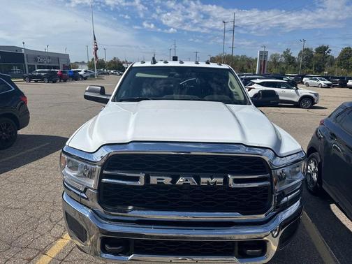 2020 RAM 2500 Tradesman Crew Cab 4X4 6'4' Box