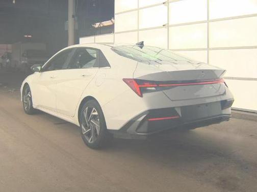 2025 Hyundai ELANTRA SEL