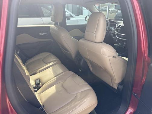 Deep Cherry Red Crystal Pearlcoat 2016 Jeep Cherokee Limited