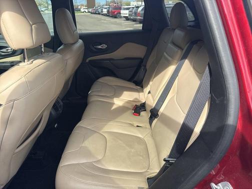 Deep Cherry Red Crystal Pearlcoat 2016 Jeep Cherokee Limited