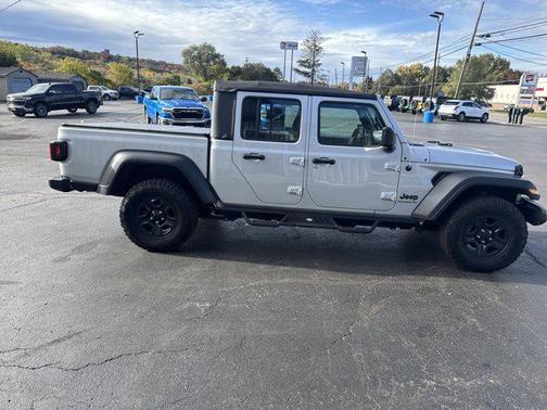 2023 Jeep Gladiator Sport