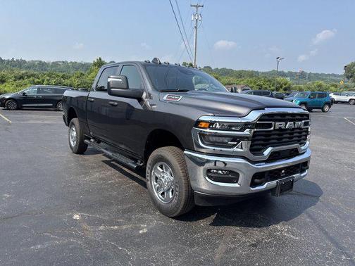 2025 RAM 2500 Tradesman Crew Cab 4x4 6'4' Box