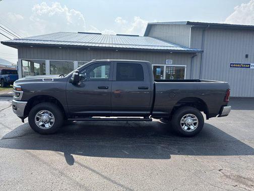 2025 RAM 2500 Tradesman Crew Cab 4x4 6'4' Box