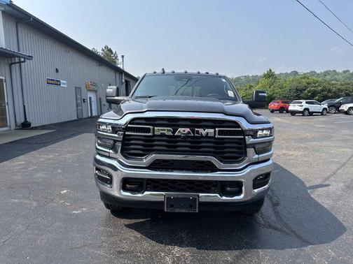 2025 RAM 2500 Tradesman Crew Cab 4x4 6'4' Box