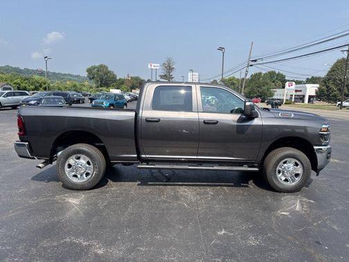 2025 RAM 2500 Tradesman Crew Cab 4x4 6'4' Box