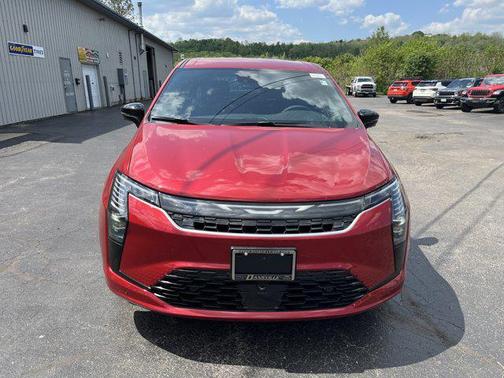 Red Hot Pearlcoat 2027 Chrysler Pacifica L