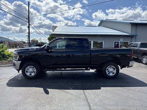 2025 RAM 2500 Tradesman Crew Cab 4x4 6'4' Box