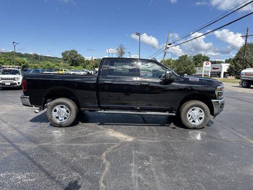 2025 RAM 2500 Tradesman Crew Cab 4x4 6'4' Box