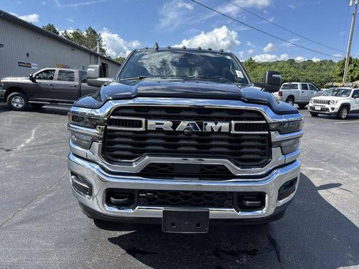 2025 RAM 2500 Tradesman Crew Cab 4x4 6'4' Box