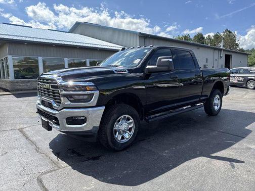 2025 RAM 2500 Tradesman Crew Cab 4x4 6'4' Box