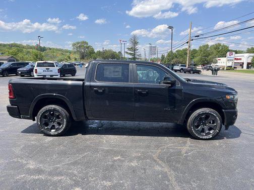 Diamond Black Crystal Pearlcoat 2026 RAM 1500 Big Horn/Lone Star