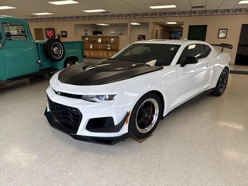 Summit White 2019 Chevrolet Camaro ZL1