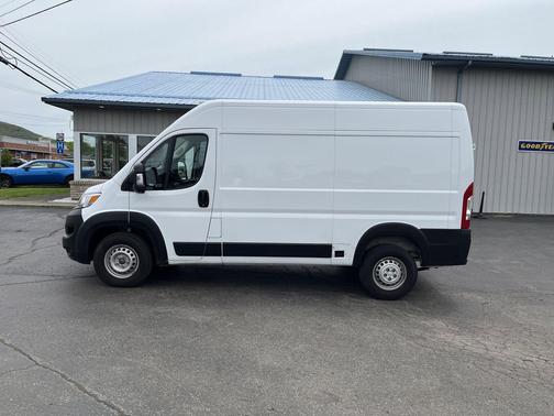 Bright White Clearcoat 2024 RAM ProMaster 2500 Tradesman