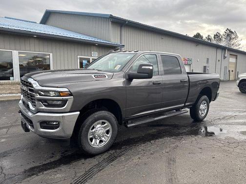 2026 RAM 2500 Tradesman Crew Cab 4x4 6'4' Box