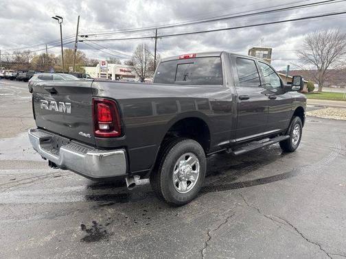 2026 RAM 2500 Tradesman Crew Cab 4x4 6'4' Box