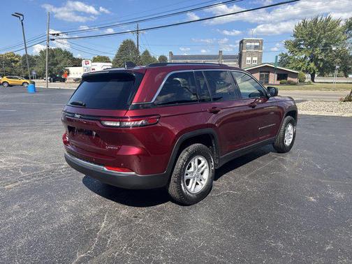 2022 Jeep Grand Cherokee Laredo
