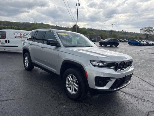 Silver Zynith 2025 Jeep Grand Cherokee Laredo