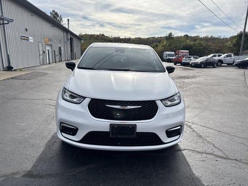 2026 Chrysler Pacifica L