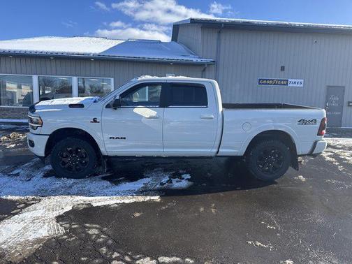 2020 RAM 3500 Laramie Crew Cab 4x4 6'4' Box