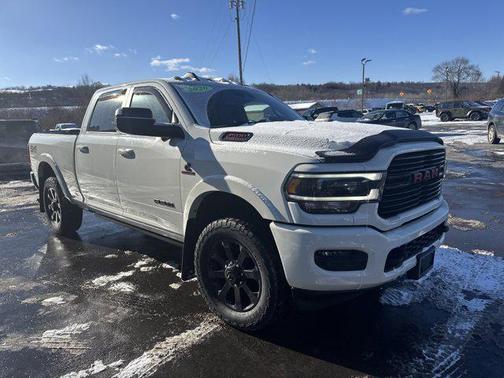 2020 RAM 3500 Laramie Crew Cab 4x4 6'4' Box