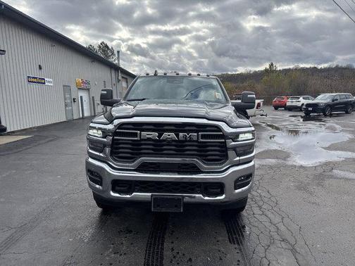 2026 RAM 2500 Tradesman Crew Cab 4x4 6'4' Box