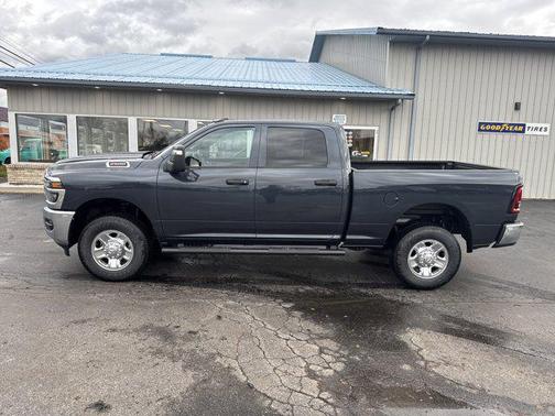 2026 RAM 2500 Tradesman Crew Cab 4x4 6'4' Box