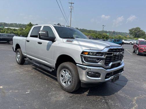 2025 RAM 2500 Tradesman Crew Cab 4x4 6'4' Box