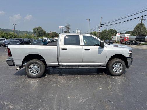 2025 RAM 2500 Tradesman Crew Cab 4x4 6'4' Box