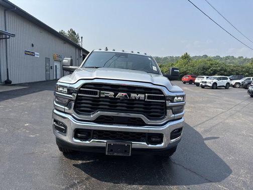 2025 RAM 2500 Tradesman Crew Cab 4x4 6'4' Box
