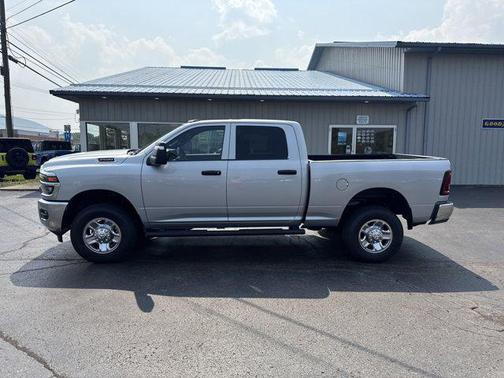2025 RAM 2500 Tradesman Crew Cab 4x4 6'4' Box