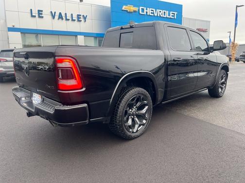 Diamond Black Crystal Pearlcoat 2023 RAM 1500 Limited