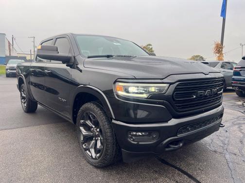 Diamond Black Crystal Pearlcoat 2023 RAM 1500 Limited