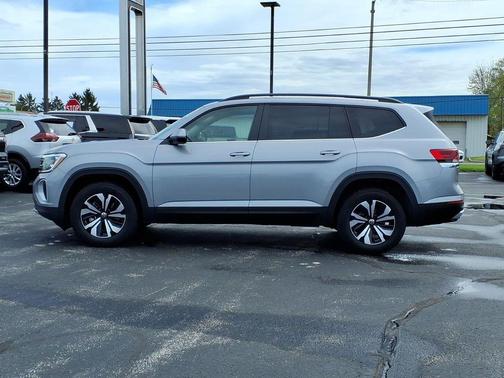 Silver Mist Metallic 2025 Volkswagen Atlas 2.0T SE