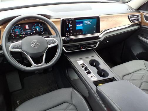 Silver Mist Metallic 2025 Volkswagen Atlas 2.0T SE