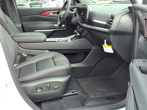 Polar White Tricoat 2026 Chevrolet Traverse RS