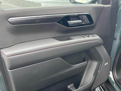 2026 Chevrolet Tahoe 4WD RST