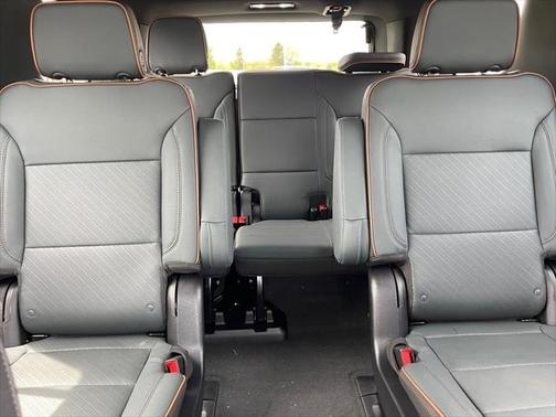 2025 GMC Yukon 4WD AT4