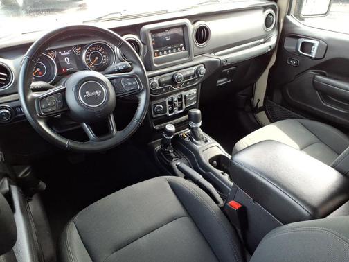 Limited Edition Gobi Clearcoat 2022 Jeep Gladiator Sport S