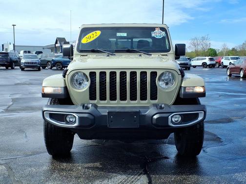 Limited Edition Gobi Clearcoat 2022 Jeep Gladiator Sport S