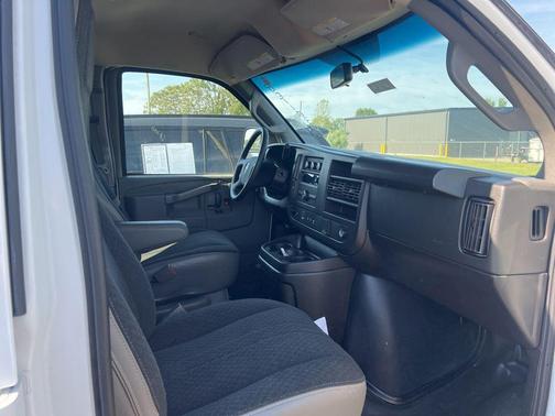 Summit White 2024 GMC Savana 2500 Work Van