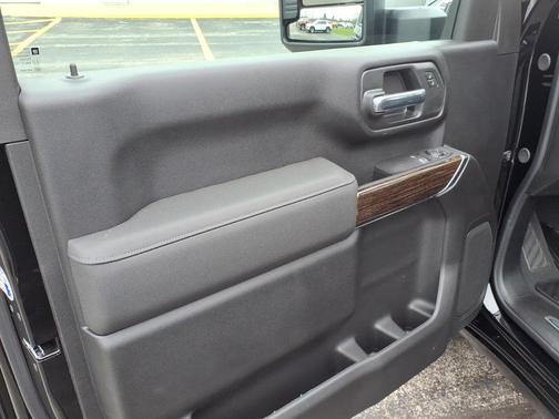 Onyx Black 2026 GMC Sierra 2500 SLE